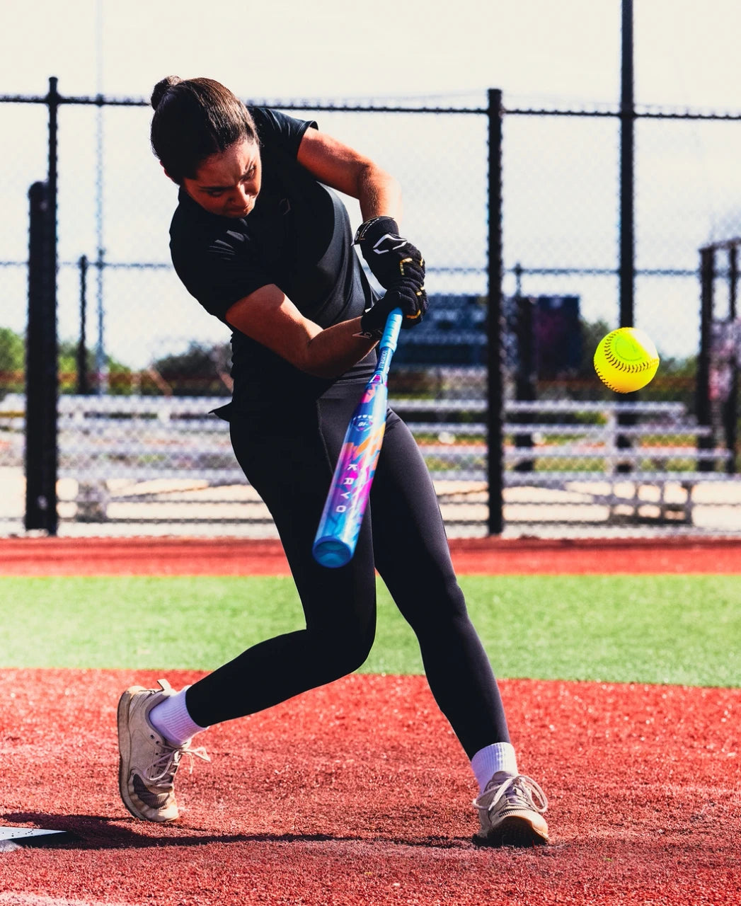 2026 Louisville Slugger Kryo LOVE THE MOMENT Composite Fastpitch Softball Bat, -11 Drop, WBL4186010